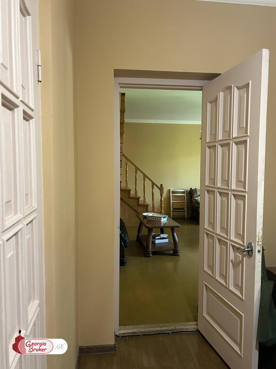 продается дом с новым ремонтом 5-комнат